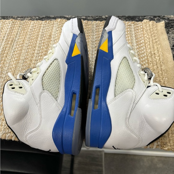 Jordan 5 Laney - Picture 6 of 7